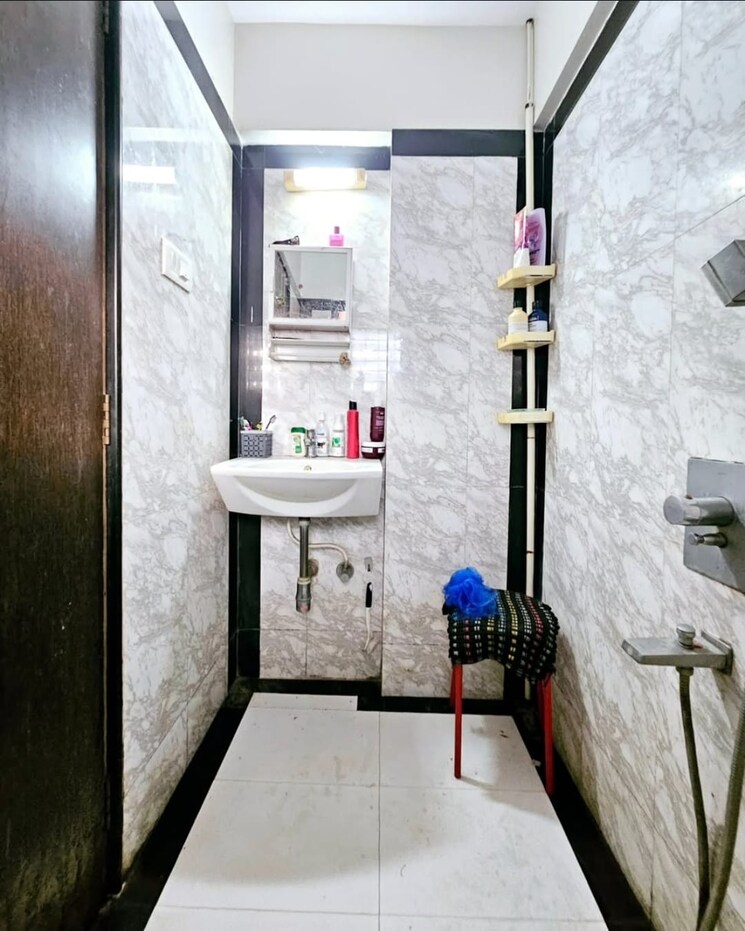 Bathroom, monarch-chs 2 Bedroom 898 Sq.Ft. Apartment In Andheri East Mumbai 9098983
