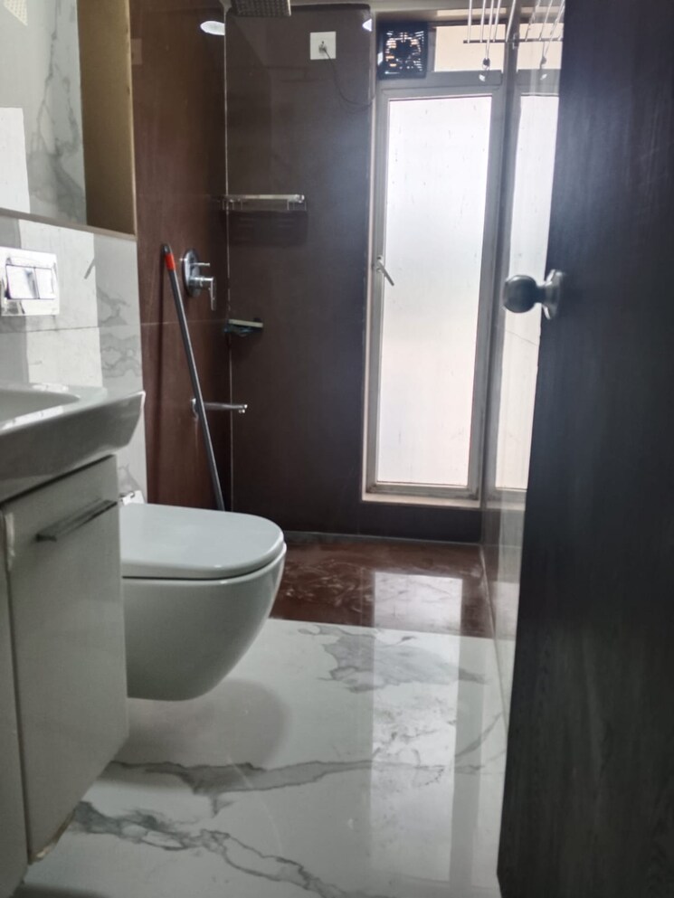 Bathroom, rna-ng-eclat 2 Bedroom 801 Sq.Ft. Apartment In Andheri West Mumbai 9099033