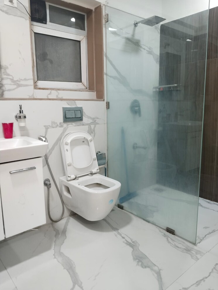 Bathroom, rna-ng-eclat 2 Bedroom 801 Sq.Ft. Apartment In Andheri West Mumbai 9099033