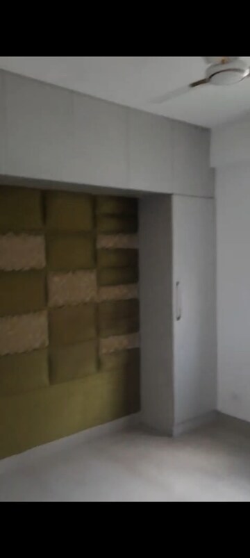 Room in 2.5 BHK Apartment at Sikka Karnam Greens, Sector 143b – for Rent