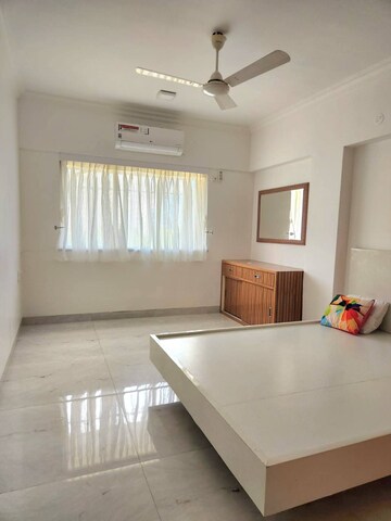 Bedroom in 2 BHK Apartment at Andheri West – for Rent