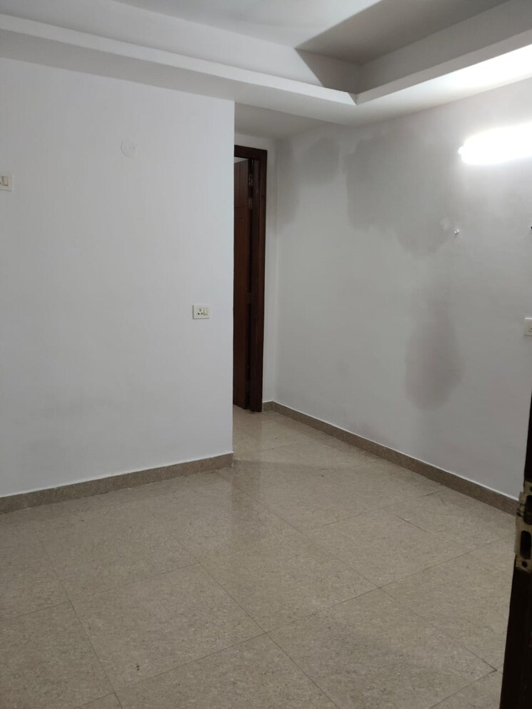 Room, paryavaran complex 3 Bedroom 1350 Sq.Ft. Builder Floor In Paryavaran Complex Delhi 9099042