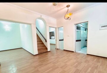 Room in 3 BHK Builder Floor at Paryavaran Complex – for Rent