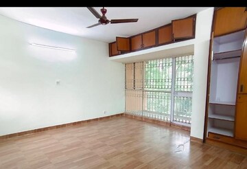 Room in 3 BHK Builder Floor at Paryavaran Complex – for Rent