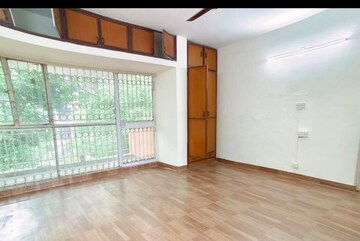 Room in 3 BHK Builder Floor at Paryavaran Complex – for Rent