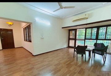 Room in 3 BHK Builder Floor at Paryavaran Complex – for Rent