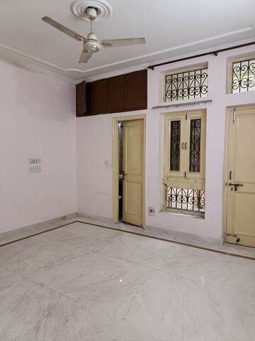 Room in 3 BHK Independent House at Sector 36 – for Rent