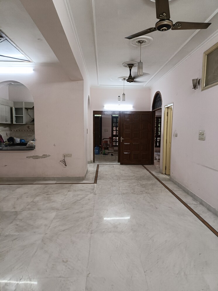 Living Room, sector 36 3 Bedroom 202 Sq.Mt. Independent House In Sector 36 Noida 9099099