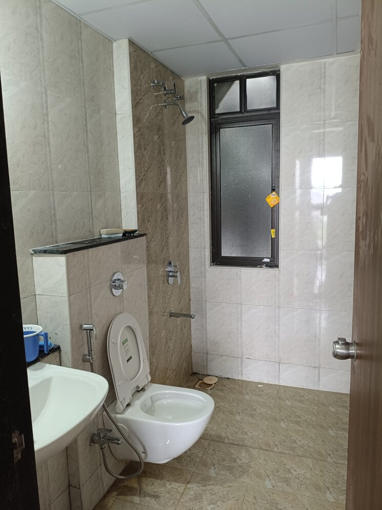 Bathroom, mantra-insignia 2 Bedroom 824 Sq.Ft. Apartment In Mundhwa Pune 9099104