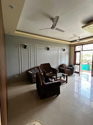 Living Room in 2 BHK Builder Floor at Ansal Royale Casa, Sector 55 – for Rent