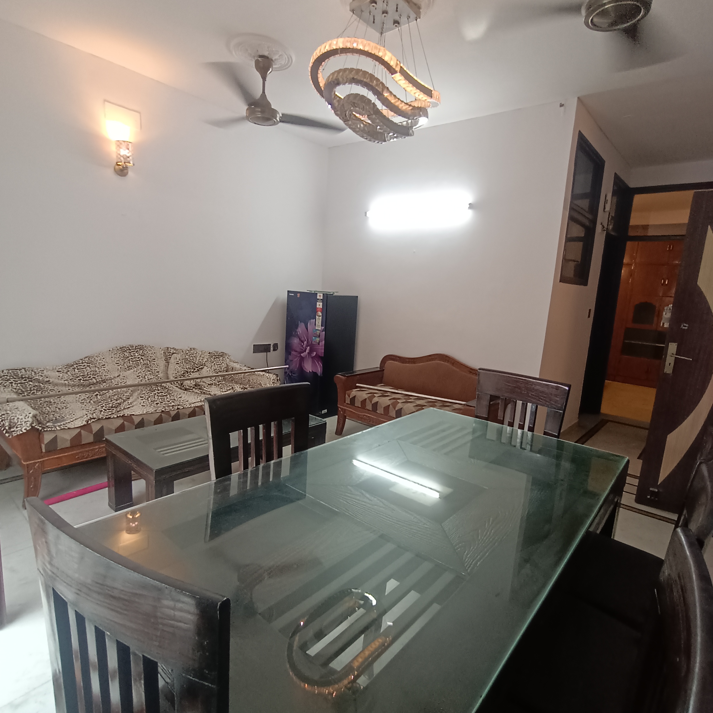 2.5 BHK + Extra Room Builder Floor For Rent in Chittaranjan Park