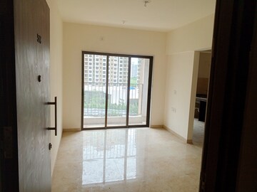 Room in 1 BHK Apartment at Sunteck MaxxWorld 5, Naigaon East – for Rent