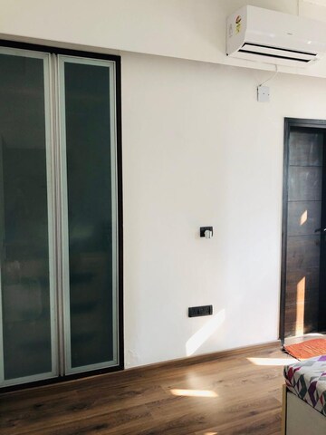 Room in 3 BHK Apartment at Shree Balaji Wind Park, Near Nirma University On Sg Highway – for Rent