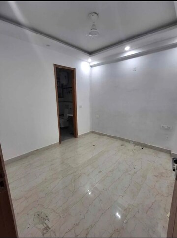 Room in 2 BHK Builder Floor at Paryavaran Complex – for Rent
