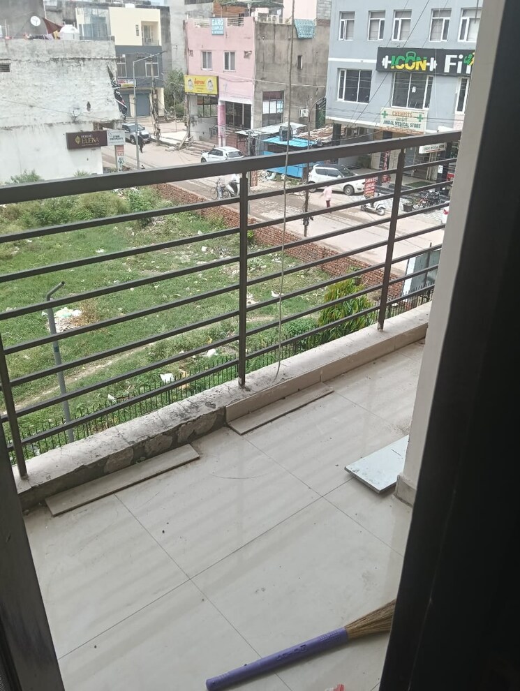 Balcony, ambala highway 3 Bedroom 1900 Sq.Ft. Apartment In Ambala Highway Zirakpur 9099295