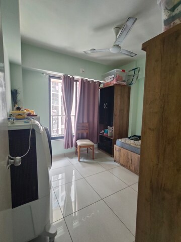 Team Area in 2 BHK Apartment at Sun Atmosphere, Shela – for Rent