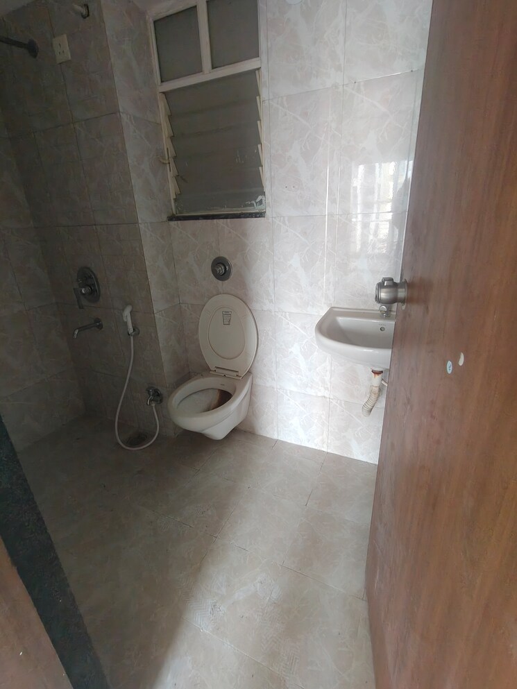 Bathroom, mantra-ira 2 Bedroom 1000 Sq.Ft. Apartment In Undri Pune 9099364