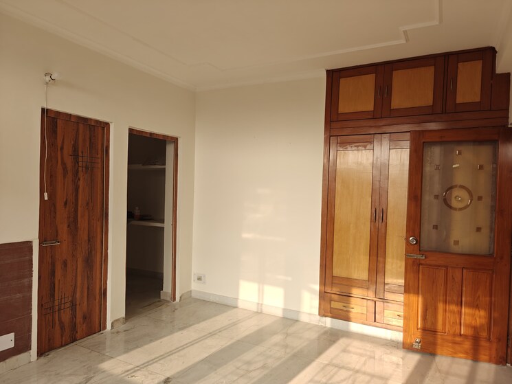 Room, sector 20 3 Bedroom 1943 Sq.Ft. Apartment In Sector 20 Panchkula 9099366