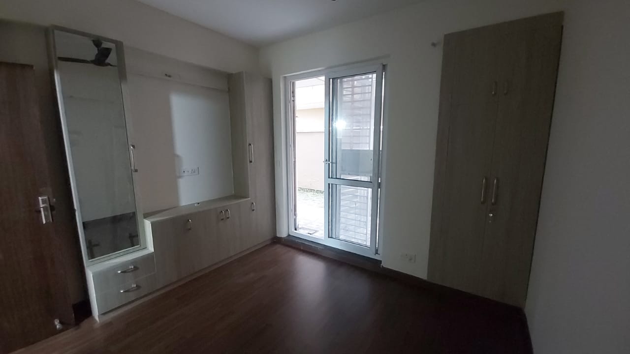 3 BHK + Extra Room Apartment For Rent in Puri Vip Floors