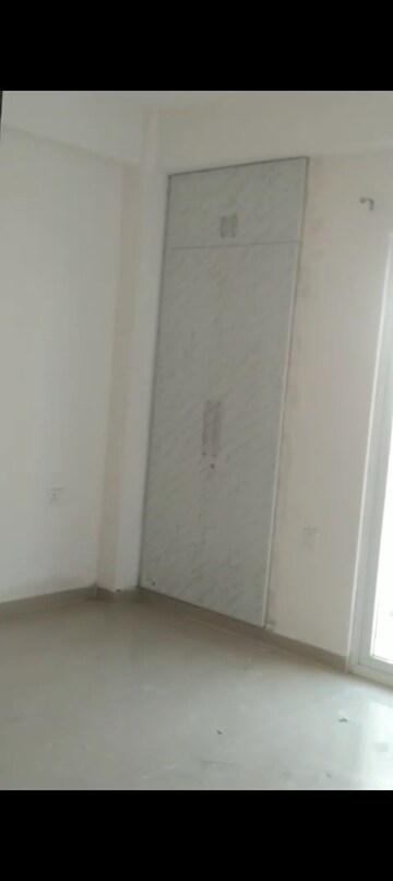Room in 3 BHK Apartment at Elegant Splendour, Tech Zone 4 Greater Noida – for Rent