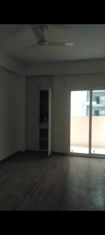 Room in 3 BHK Apartment at Elegant Splendour, Tech Zone 4 Greater Noida – for Rent