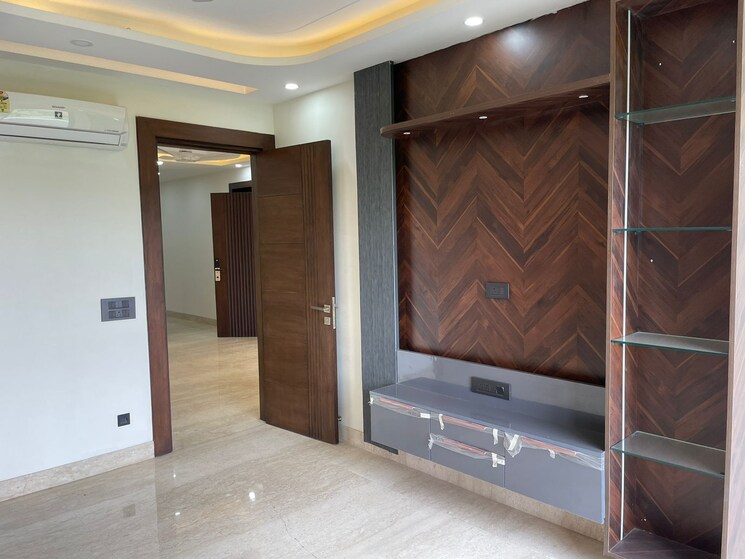 Room, sushant lok ii 4 Bedroom 300 Sq.Yd. Builder Floor In Sushant Lok ii Gurgaon 9099375