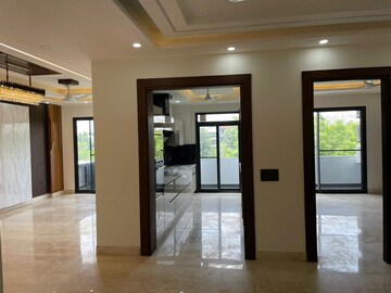 Room in 4 BHK Builder Floor at Sushant Lok ii – for Sale