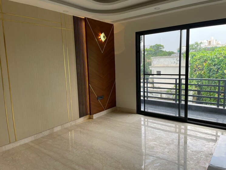 Room, sushant lok ii 4 Bedroom 300 Sq.Yd. Builder Floor In Sushant Lok ii Gurgaon 9099375