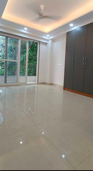 Room in 4 BHK Builder Floor at Paryavaran Complex – for Rent