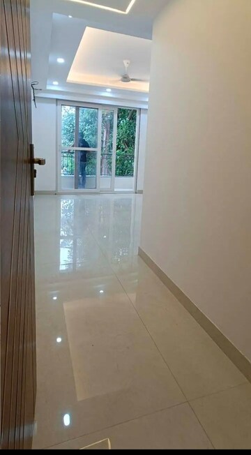 Furnished Amenities in 4 BHK Builder Floor at Paryavaran Complex – for Rent