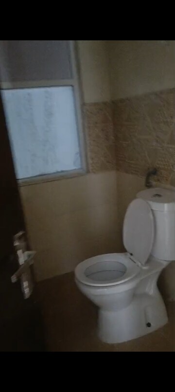 Bathroom in 2.5 BHK Apartment at Amrapali Golf Homes, Sector 4 Greater Noida – for Rent