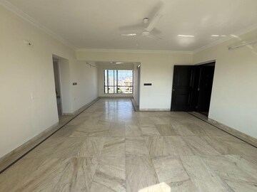 Room in 2 BHK Apartment at Brooklyn Hill, Andheri West – for Rent