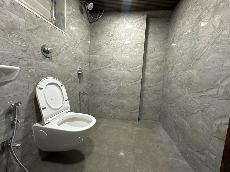 Bathroom, dn nagar 2 Bedroom 680 Sq.Ft. Apartment In Dn Nagar Mumbai 9099492