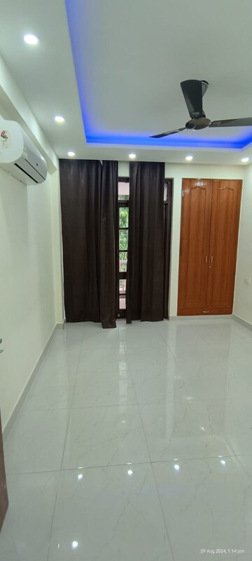 Furnished Amenities in 3 BHK Apartment at Eros Cliffton Apartments, Charmwood Village – for Rent