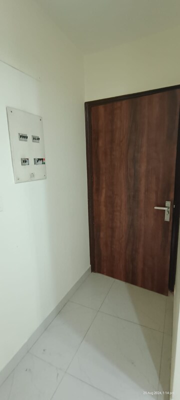 Room in 3 BHK Apartment at Eros Cliffton Apartments, Charmwood Village – for Rent