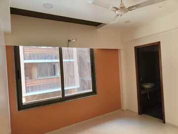 Room in 4 BHK Apartment at Vastrapur – for Rent