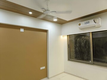 Room in 4 BHK Apartment at Vastrapur – for Rent