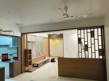 Room in 4 BHK Apartment at Vastrapur – for Rent