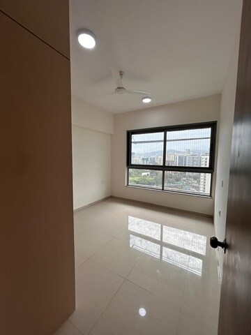 Room in 2 BHK Apartment at Kalpataru Immensa, Kolshet Road – for Rent