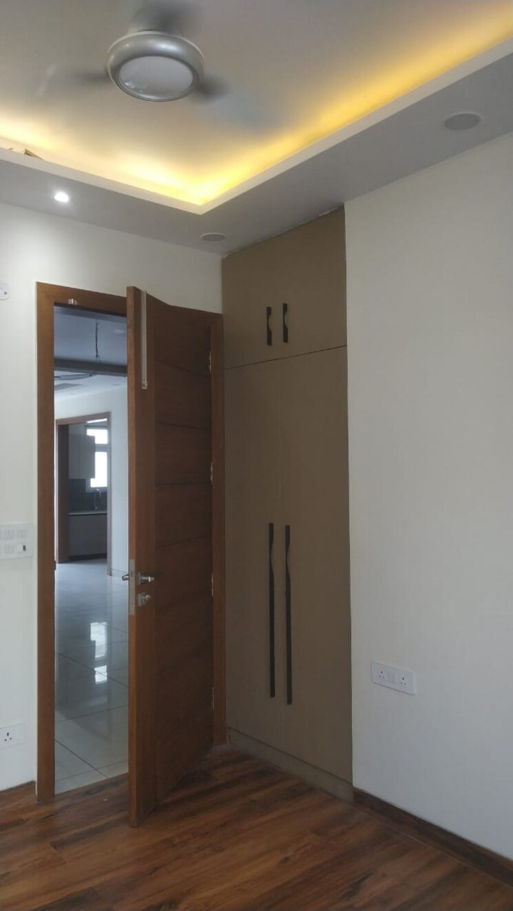 Room, sushant lok ii 4 Bedroom 300 Sq.Yd. Builder Floor In Sushant Lok ii Gurgaon 9099424