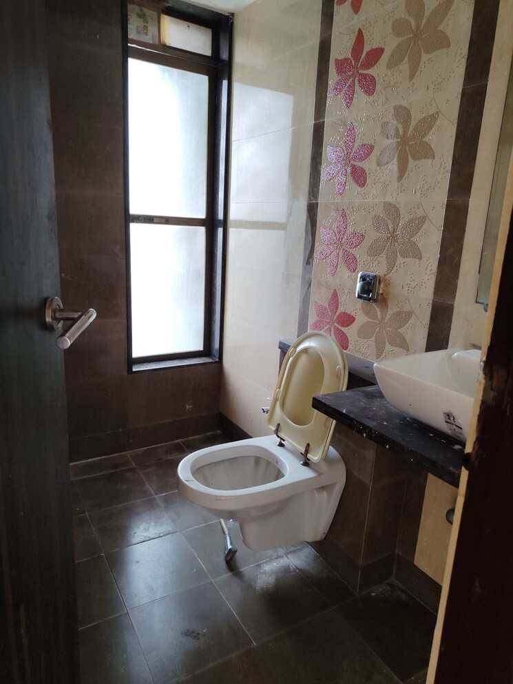 Bathroom, paradise-sai-jewel 2 Bedroom 1240 Sq.Ft. Apartment In Kharghar Navi Mumbai 9099520