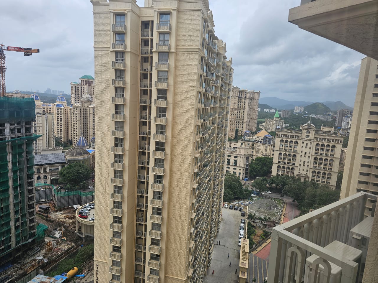 1 BHK Apartment For Rent in Hiranandani Regent Hill