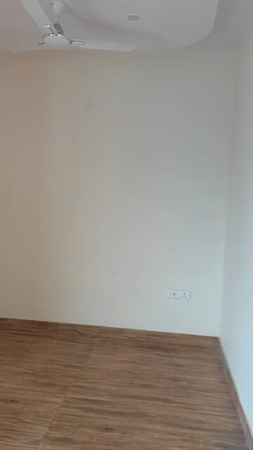 Room in 3 BHK Builder Floor at BPTP District, Sector 81 – for Rent