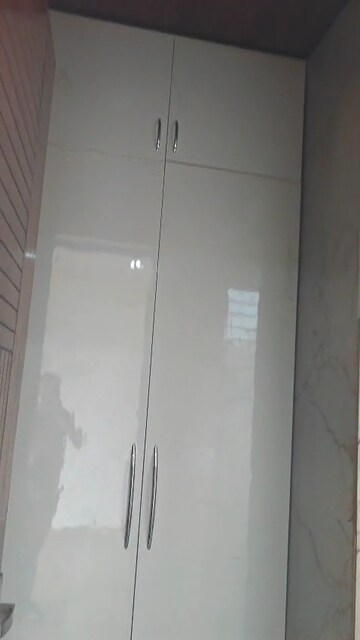 Furnished Amenities in 3 BHK Builder Floor at BPTP District, Sector 81 – for Rent