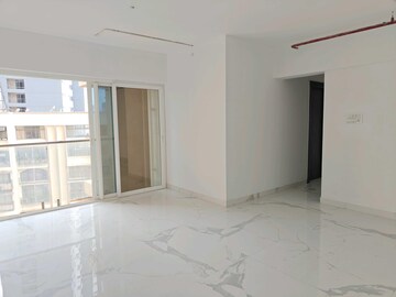 Room in 2 BHK Apartment at RNA NG Eclat, Andheri West – for Rent
