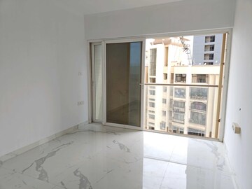 Room in 2 BHK Apartment at RNA NG Eclat, Andheri West – for Rent