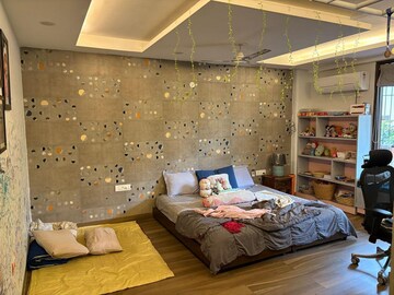 Bedroom in 3 BHK Builder Floor at Vipul World Plots, Sector 48 – for Rent