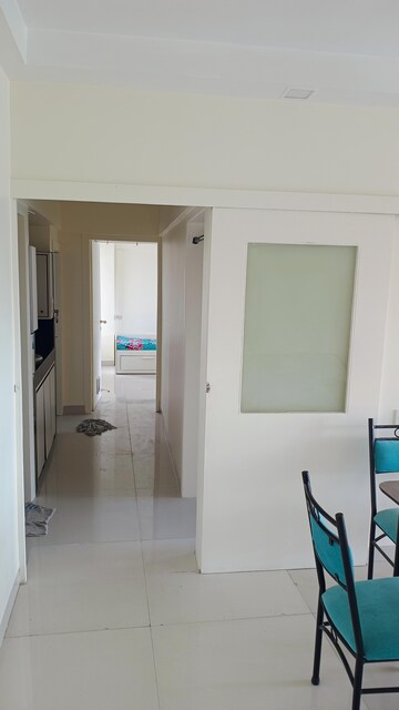 Room in 2 BHK Apartment at Seven Bungalow, Andheri West – for Rent