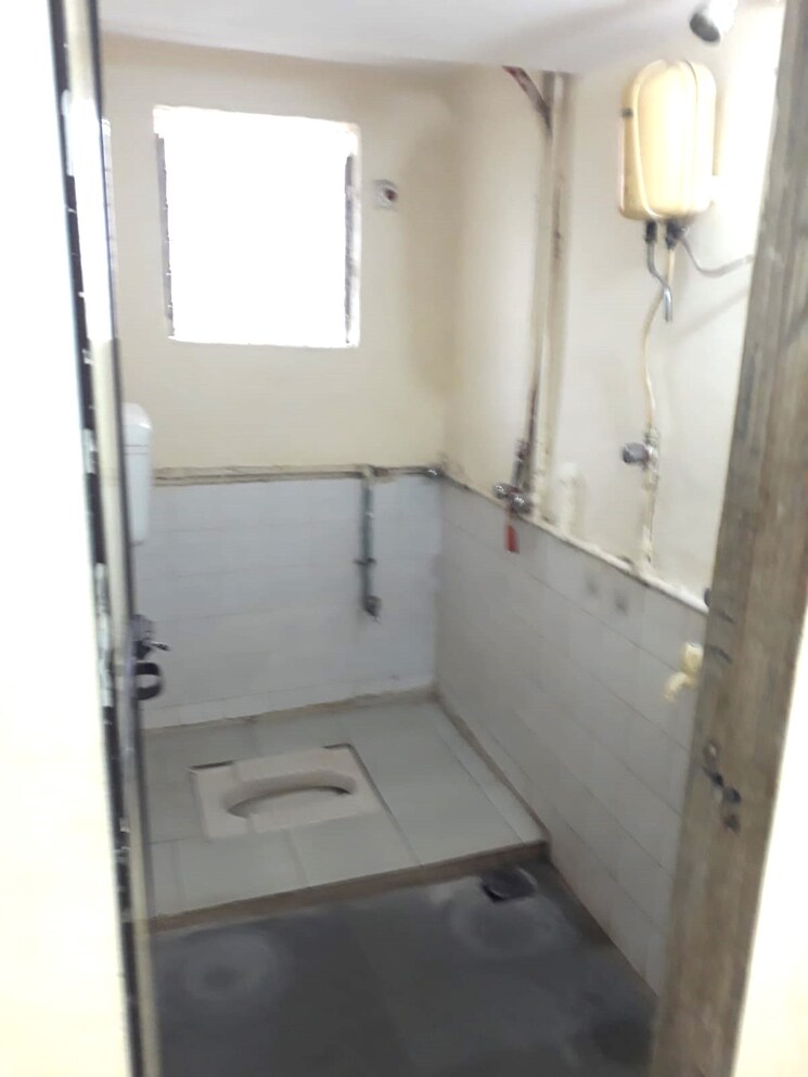 Bathroom, bindra-complex 1 RK 350 Sq.Ft. Apartment In Andheri East Mumbai 9099623