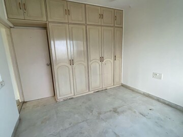 Room in 2 BHK Apartment at Raval Tower Andheri, Andheri West – for Rent